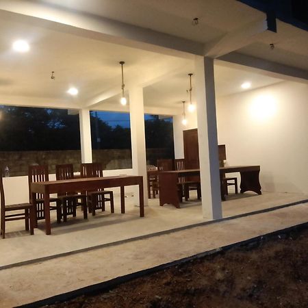 Kusuma'S Lazy Left Midigama East Exterior foto