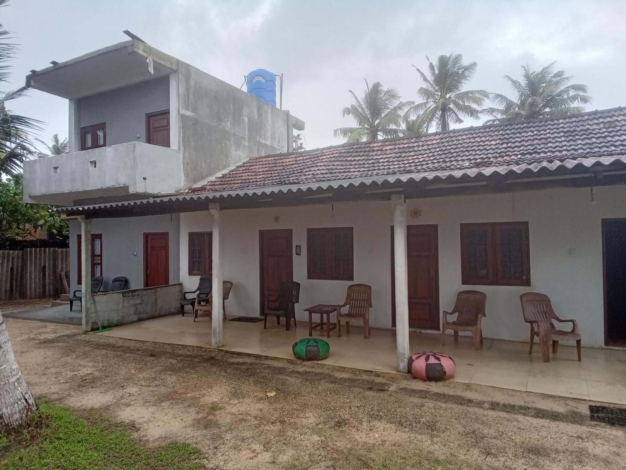 Kusuma'S Lazy Left Midigama East Exterior foto